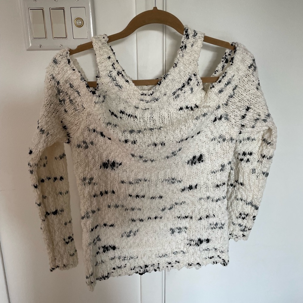 Design Lab open shoulder knit top, size S